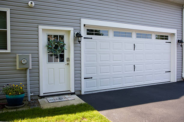 24/7 Emergency Garage Door Panel Replacement experts in Crisfield, MD